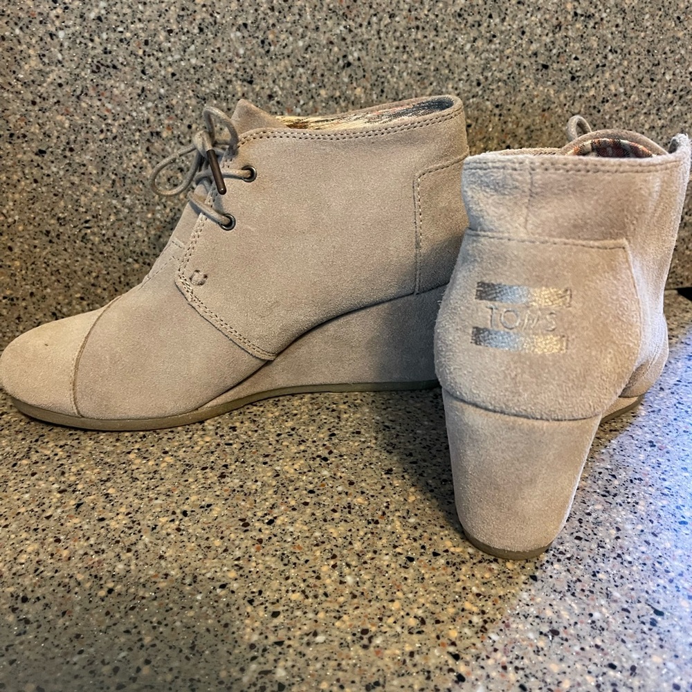 TOMS Women's Suede Ankle Booties - Light Gray